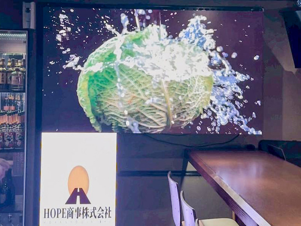 福岡市中央区・西中洲に佇むウイスキーバー「bar_pinkiri」様にて、COB P1.2 LEDビジョンを設置させていただきました。