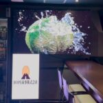 福岡市中央区・西中洲に佇むウイスキーバー「bar_pinkiri」様にて、COB P1.2 LEDビジョンを設置させていただきました。