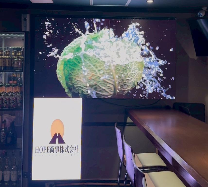 福岡市中央区・西中洲に佇むウイスキーバー「bar_pinkiri」様にて、COB P1.2 LEDビジョンを設置させていただきました。