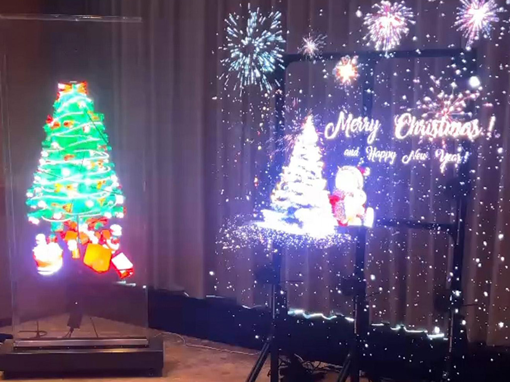 クリスマスイベント向けに、3Dホログラムディスプレイを導入させていただきました。